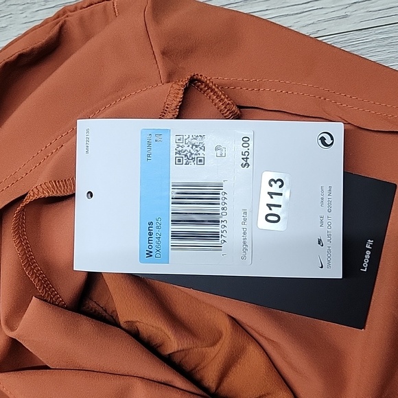 NIKE WOMEN'S SHORTS. - Picture 2 of 6